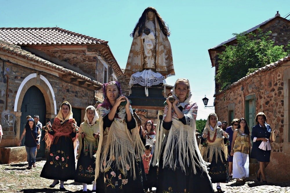 castrillo de los polvazares spain proccesion-min.jpeg
