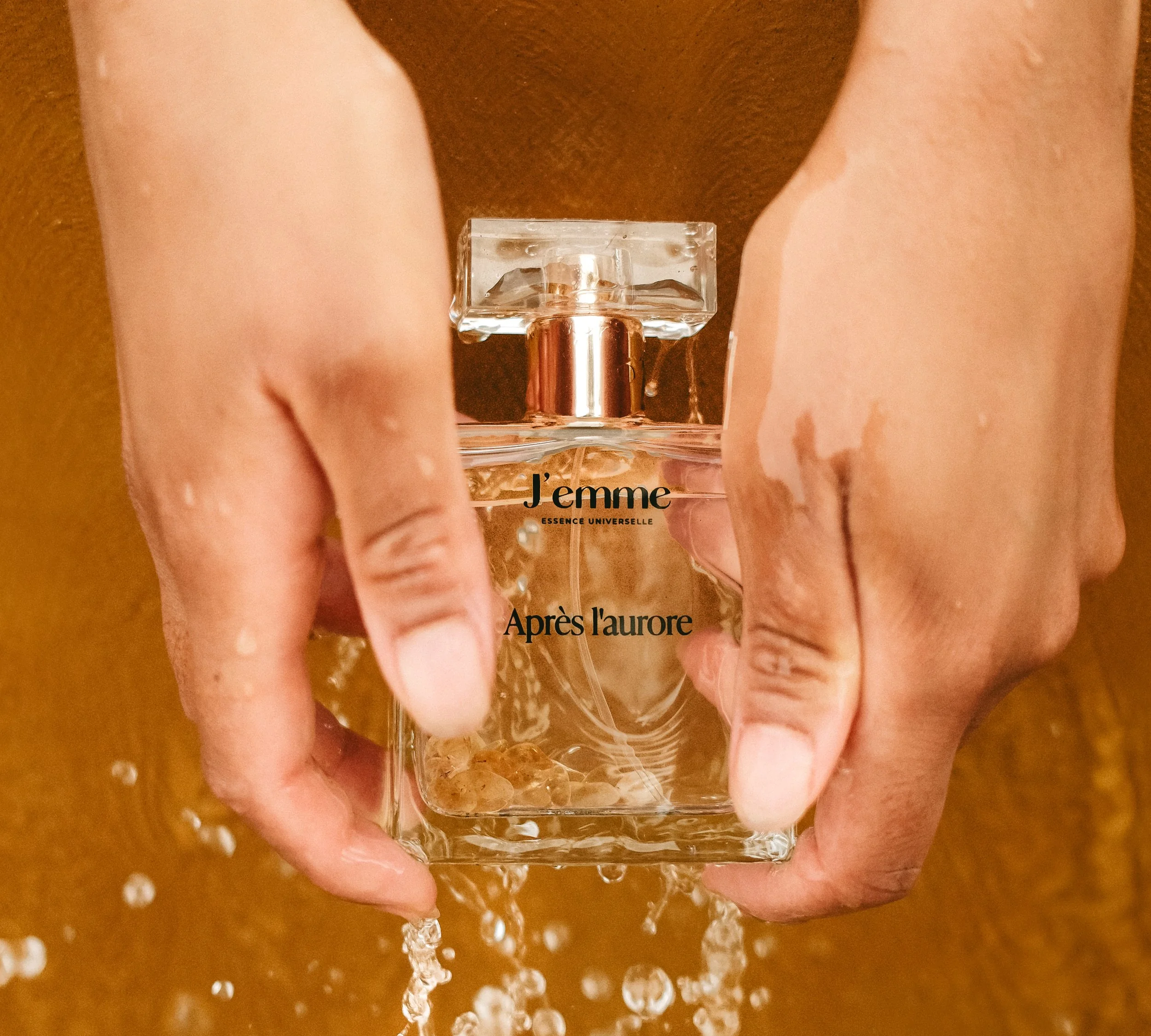 Parfum naturel Après l’Aurore J’emme Parfums aux essences de mimosa et tilleul avec citrine pour le chakra du plexus solaire