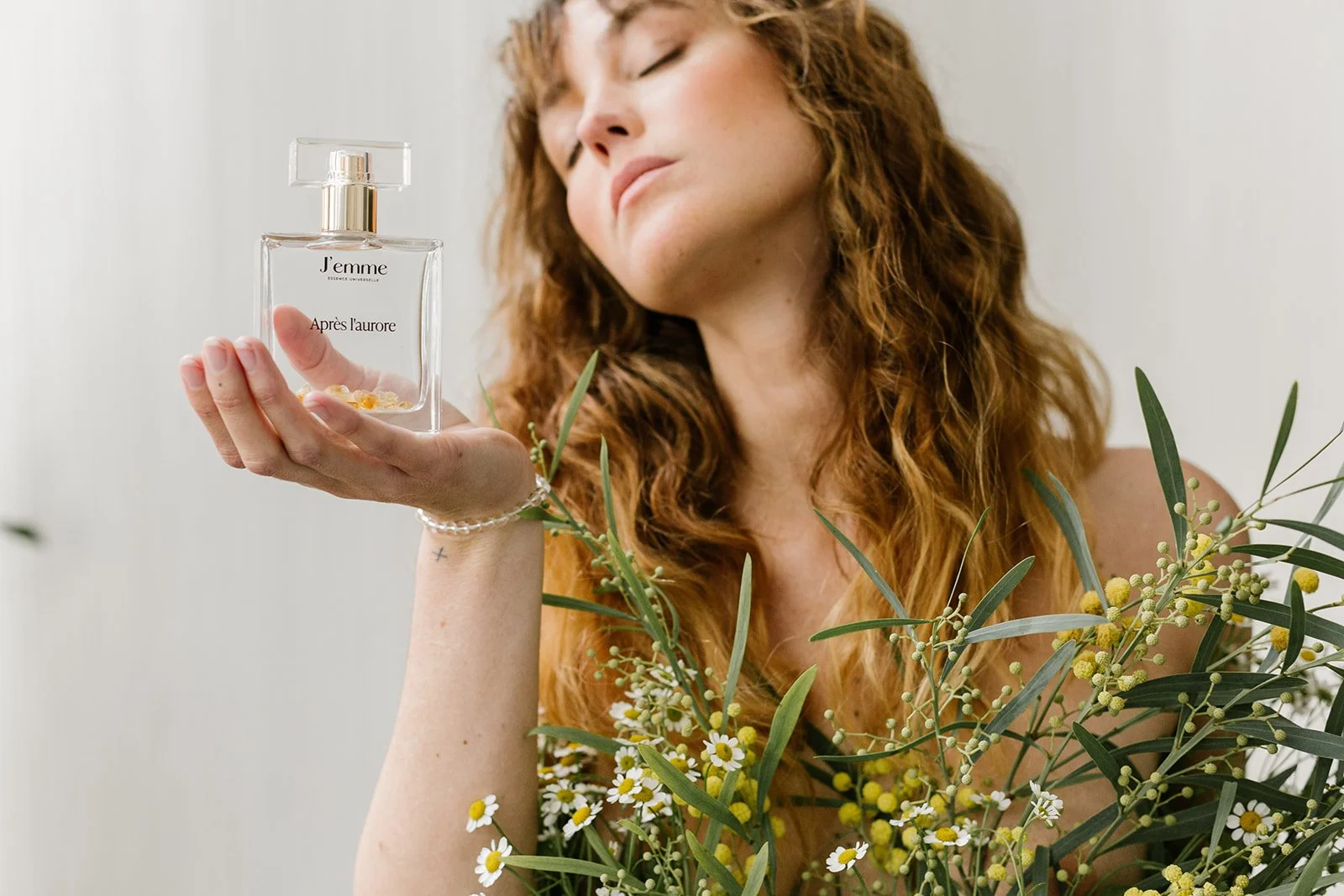 Parfum naturel Après l’Aurore J’emme Parfums aux essences de mimosa et tilleul avec citrine pour le chakra du plexus solaire