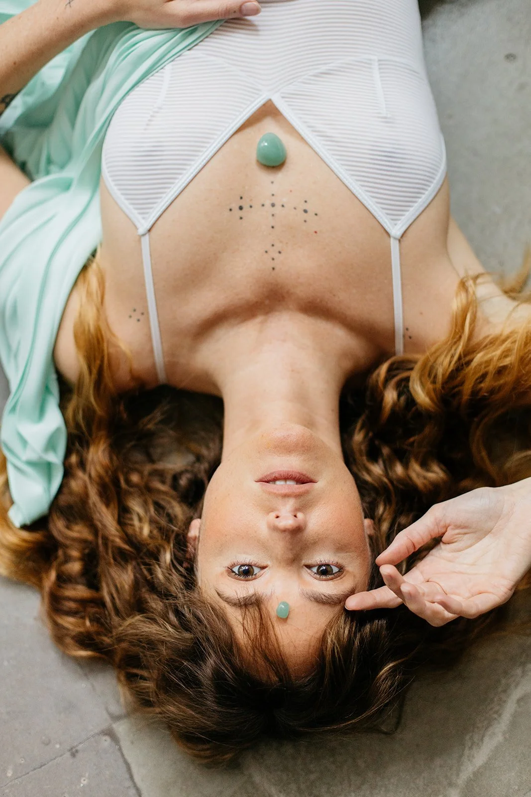 parfum naturel émotion apaisement J’emme Parfums à la rose et aventurine pour l’ouverture du chakra du cœur Anahata