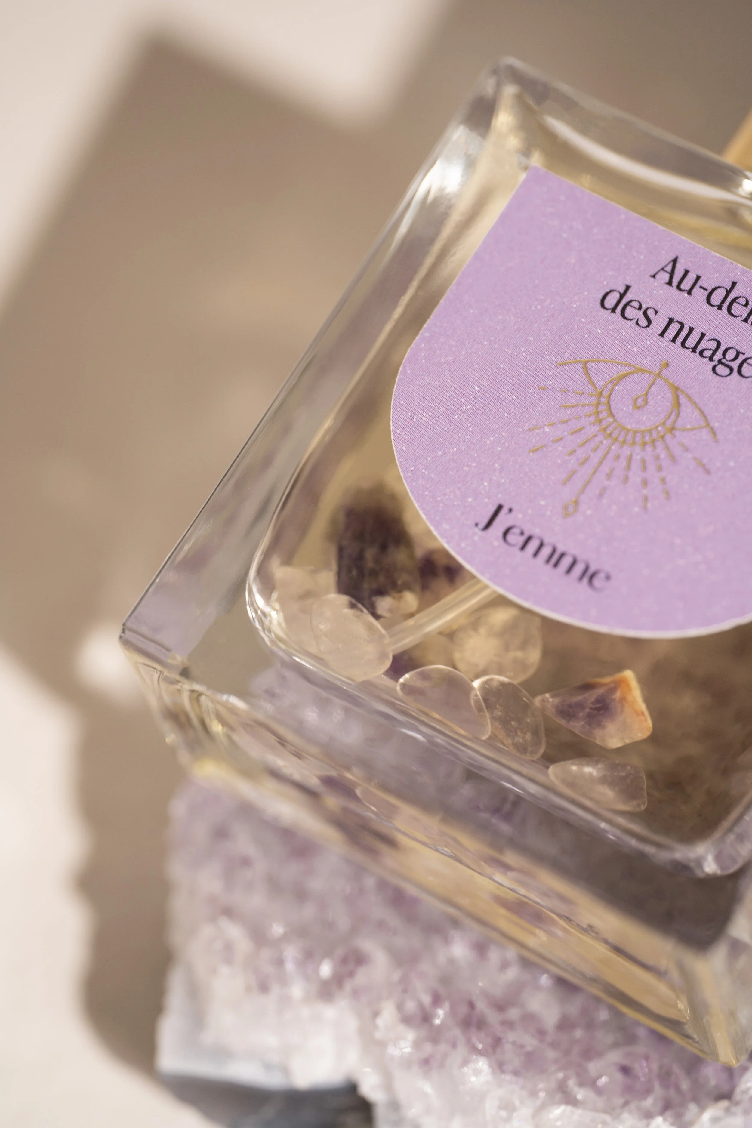 parfum naturel émotion harmonie J’emme Parfums à l'iris et encens améthyste pour le chakra coronal