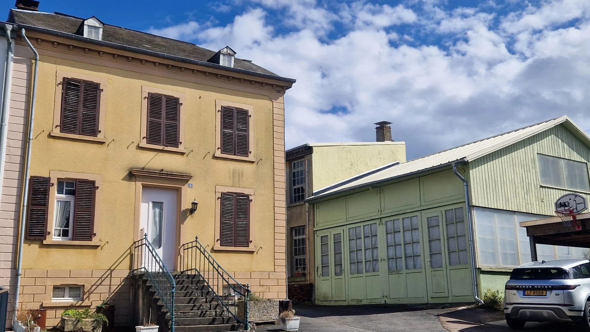 Haus "A Gritten" mat der Schräinerei
