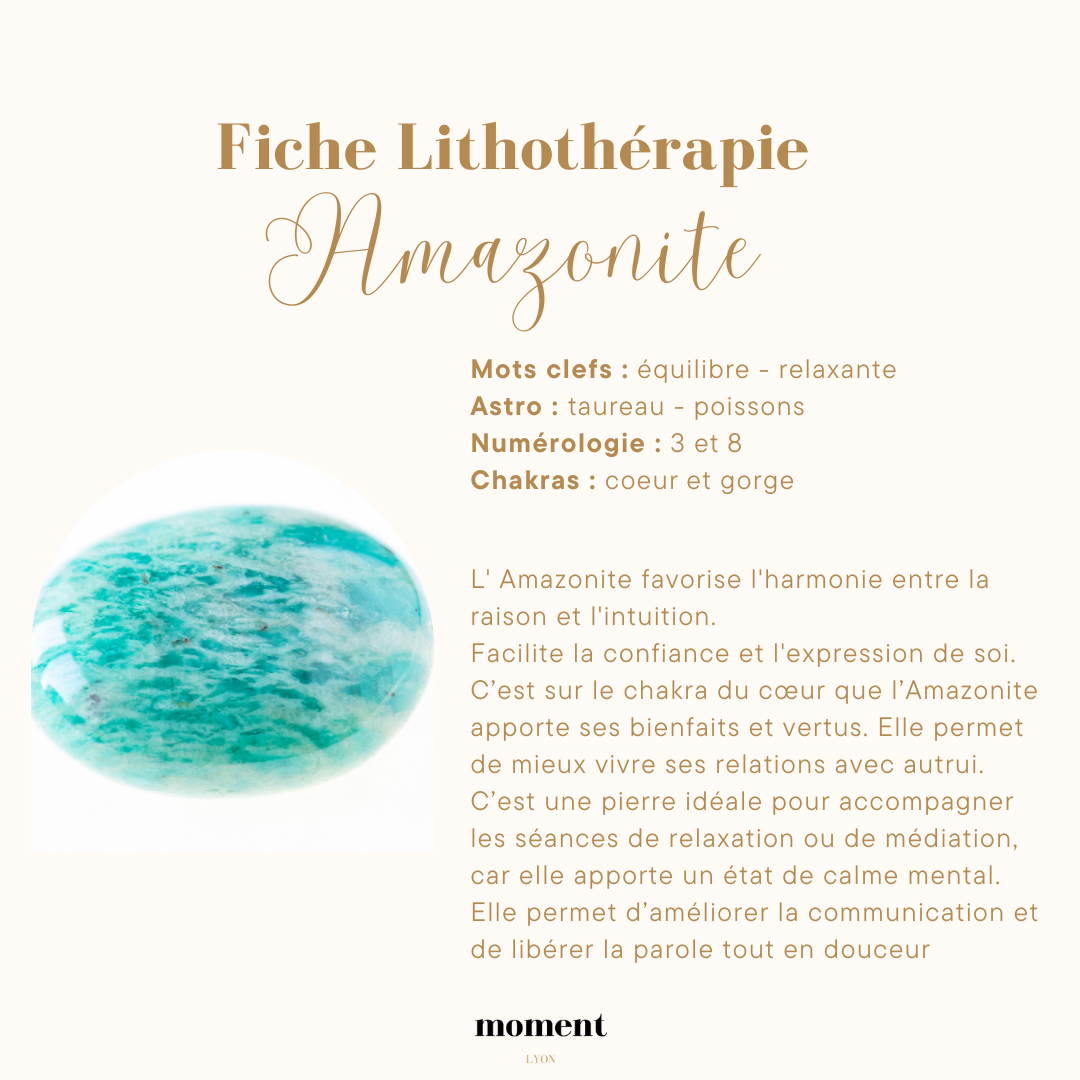 Description en français d'une fiche lithothérapie sur l'Amazonite, mettant en valeur ses bienfaits pour l'harmonie, l'intuition, la confiance, et l'expression de soi. Associée aux signes astrologiques taureau et poissons, aux numérologies 3 et 8, et