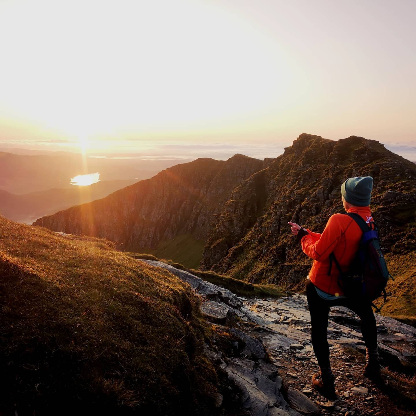 If @carlsberguk did sunrises....

#sunrise #benlomond #summit #Munro #lochlomond #hike #nighthike #outdoors #scotland #lochlomondandtrossachsnationalpark #mentalhealth #thisismytherapy