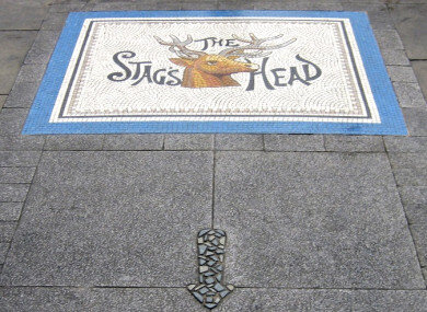 The mosaic advertisement and stone arrow on Dame Street.jpeg