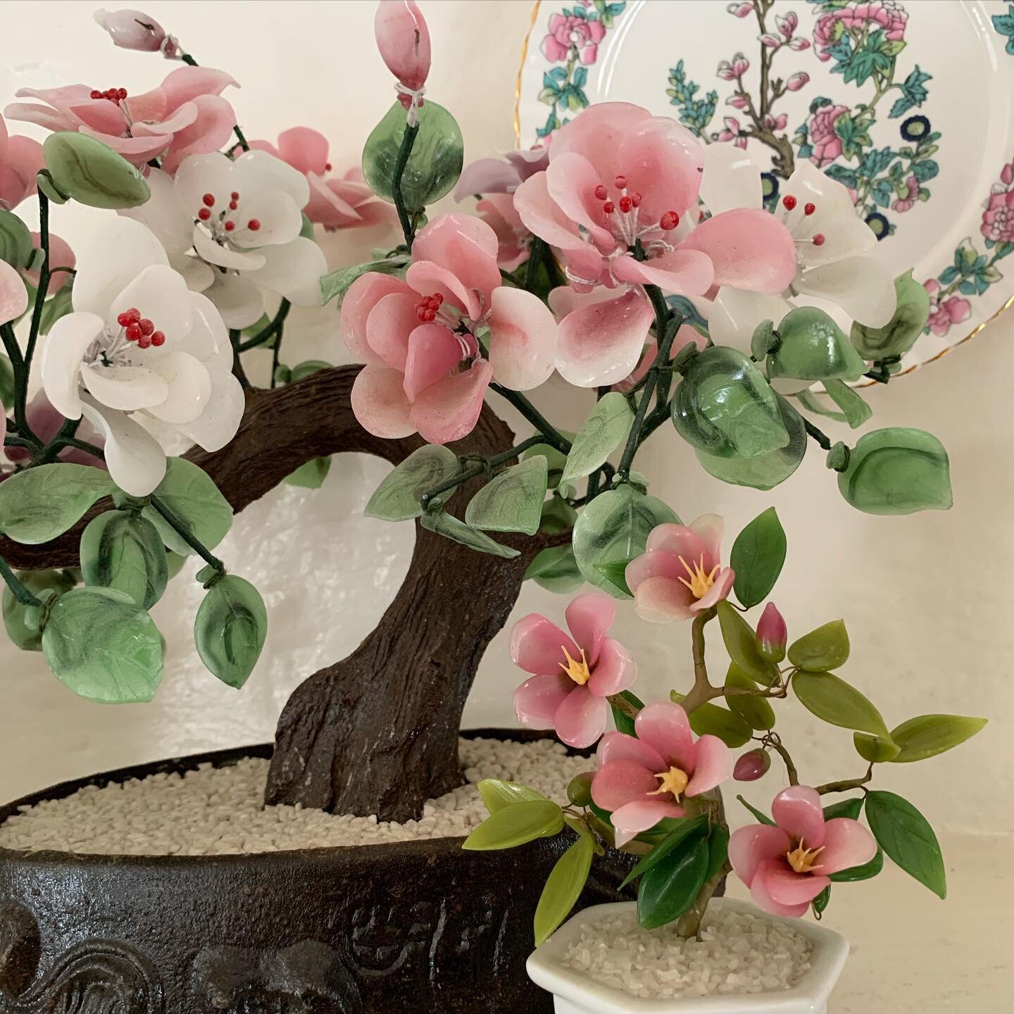 Love these #vintage jade and glass #chinoiserie trees🌸🌿 #thrifted #thrifting #thriftstorefinds #thriftshopping #thriftshopper #thriftshopfinds thriftshop #vintagestyle #chinoiseriechic #chinoiseriestyle #thriftstyle #thriftscout #thriftfabulous #pa