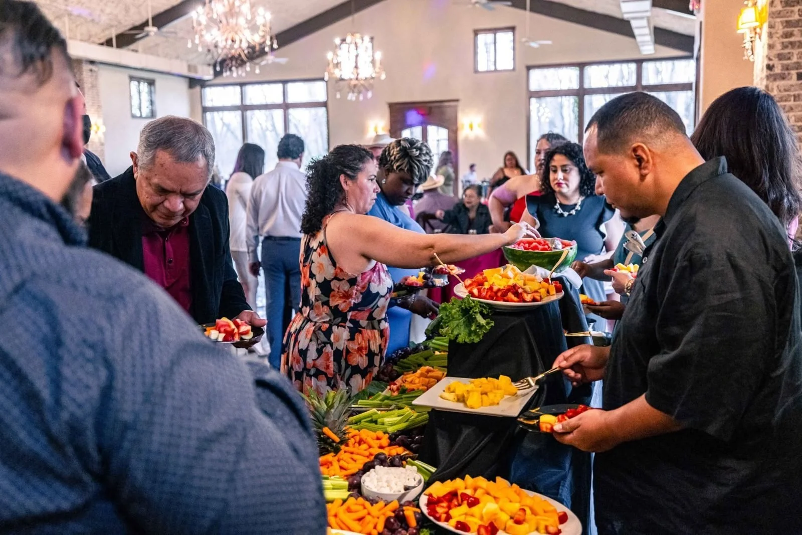 07-guests-at-buffet.jpg