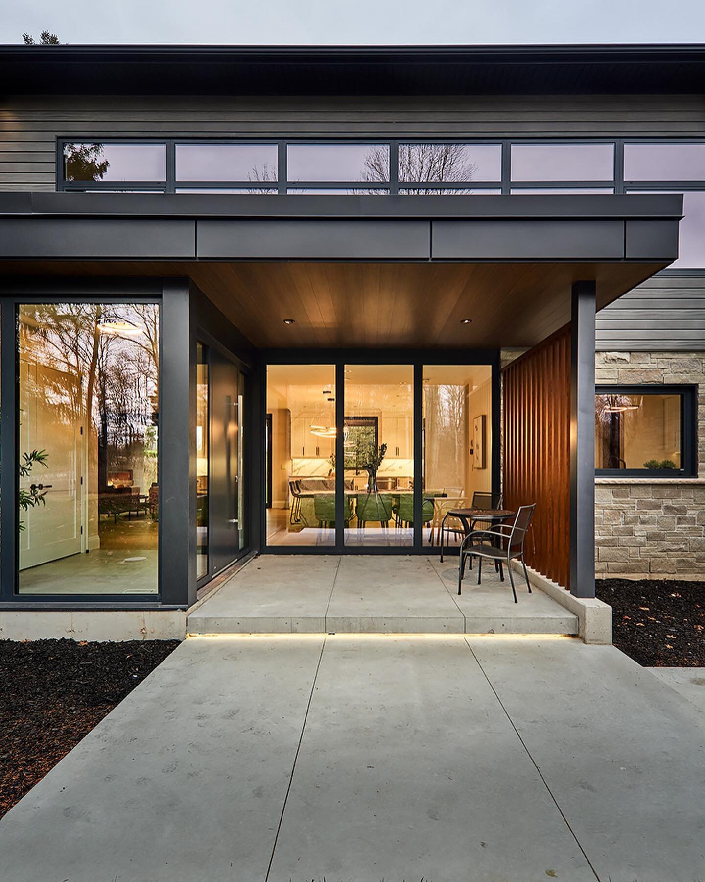 Shots from our recent build at 369 Scenic Drive, Brant!

Big thanks to our photographer @kellyhorkoff for these stunning images! 

#architecture #modern #modernhome