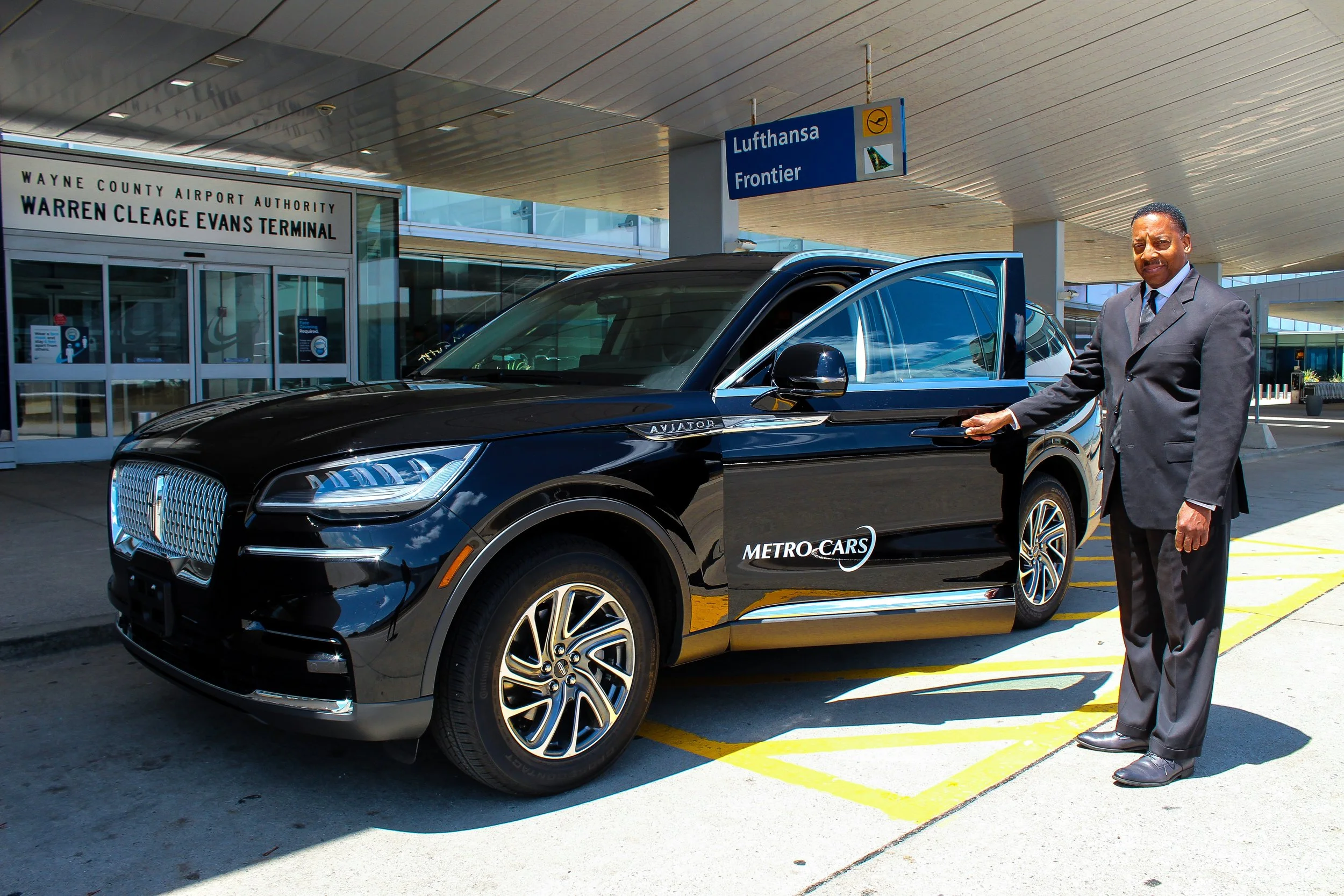 Why Metro Cars Is More Reliable Than Rideshare for DTW Airport Transportation