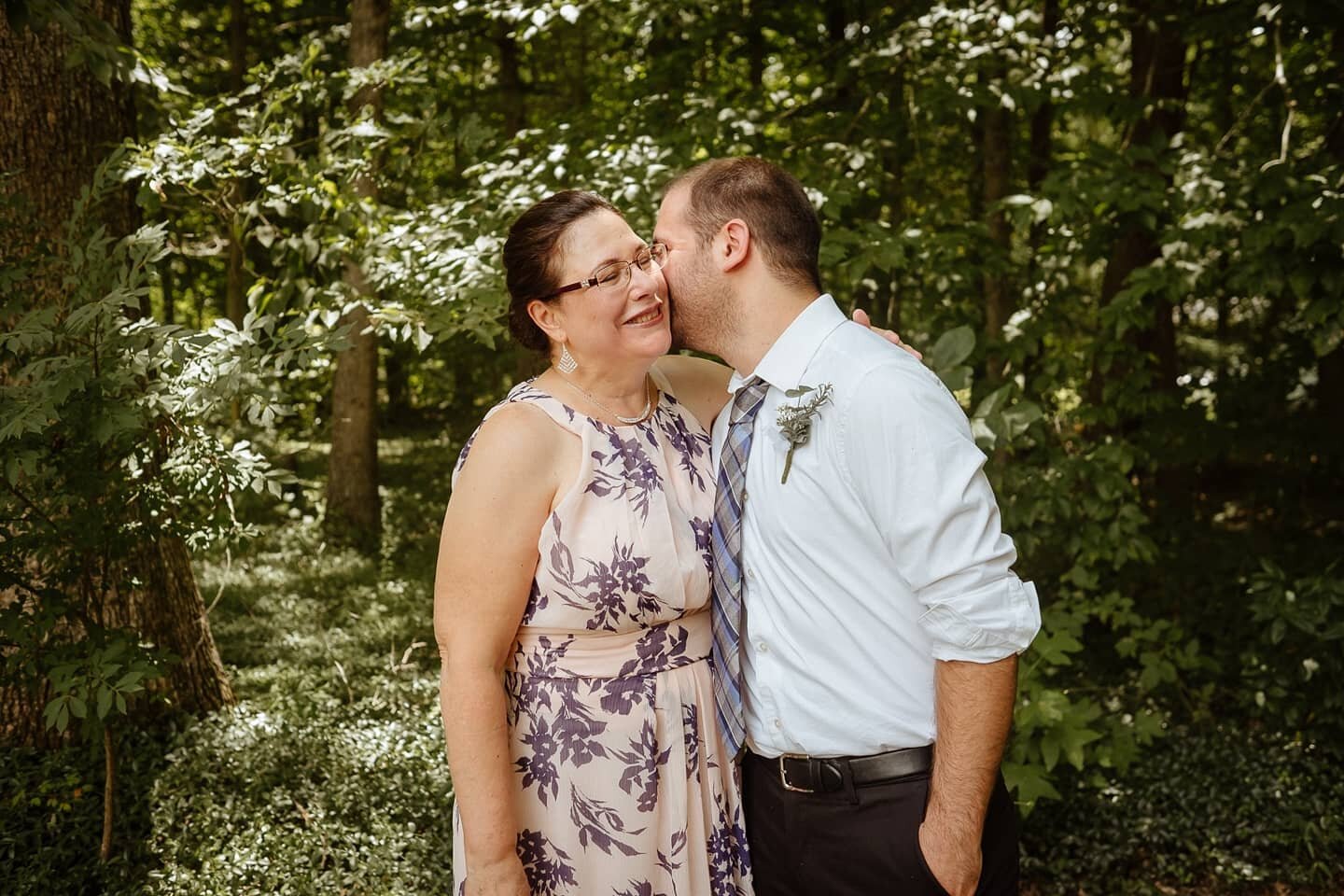 &quot;Now kiss her on the cheek!&quot; Is probably one of my favorite prompts because it can be for anyone- couples, mother &amp; son, parents of the bride... The list goes on. But the biggest reason I love this prompt- it makes everyone smile!
.
.
#