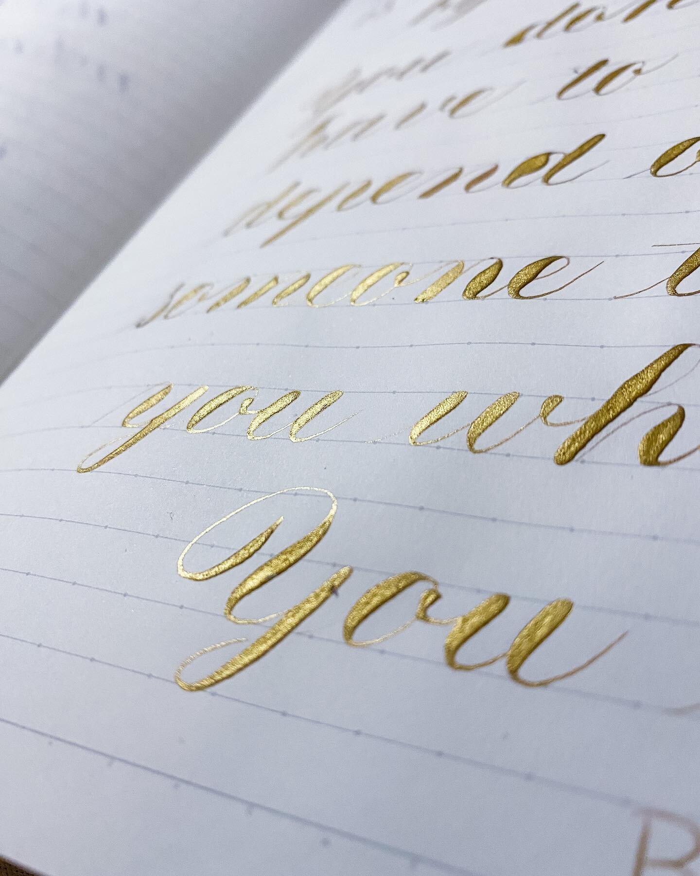 Oooh the shimmer of copperplate gold! Some calligraphy practice and introspection. It&rsquo;s fun rediscovering my supplies. I haven&rsquo;t used Dr PH Martin copperplate gold in a long time!! 💖
💖
💖
#copperplatepractice #practicemakesprogress #cop