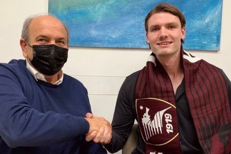 Julian blir proffspiller i Italia