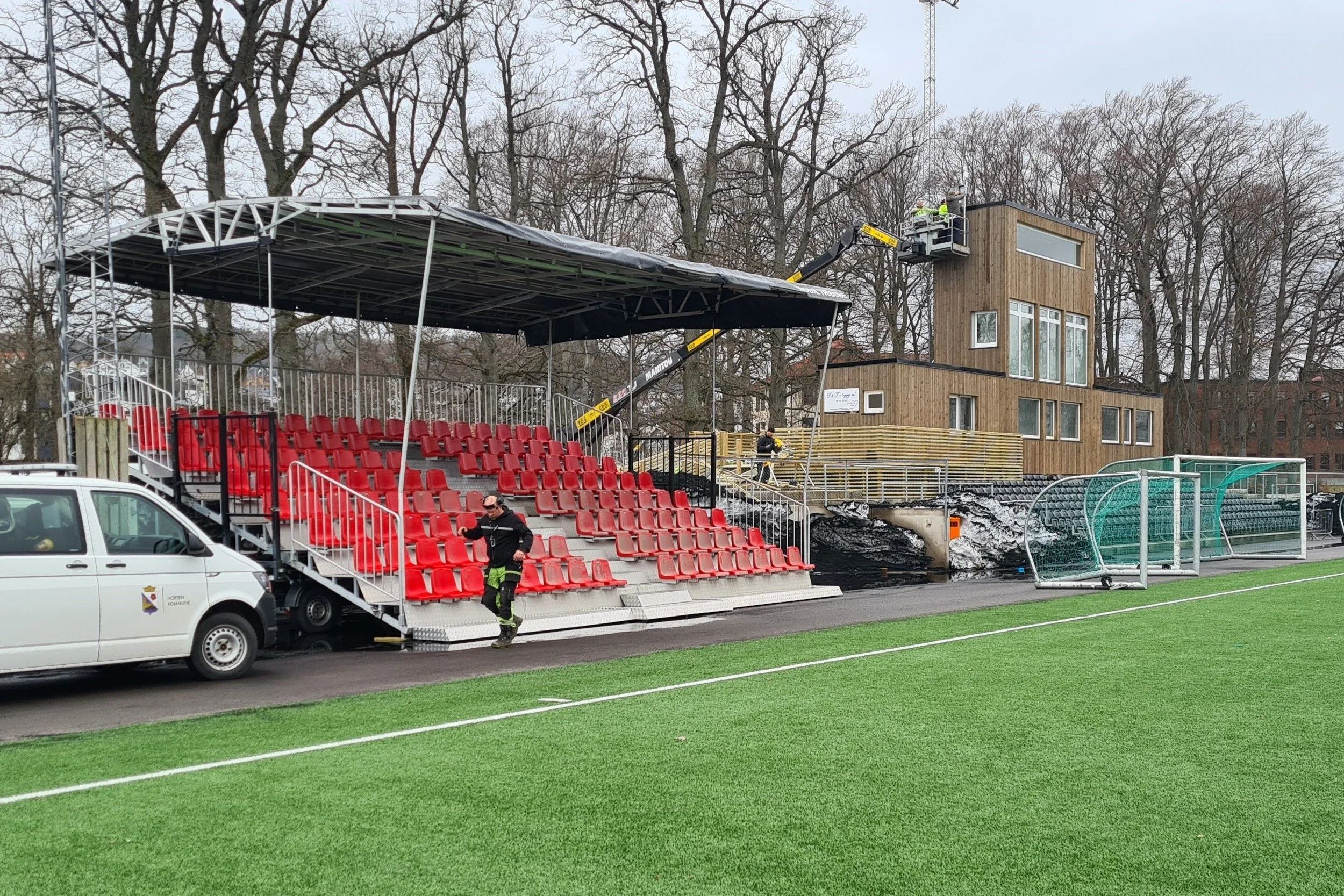 Mye blir klart til lørdag – tribune under tak