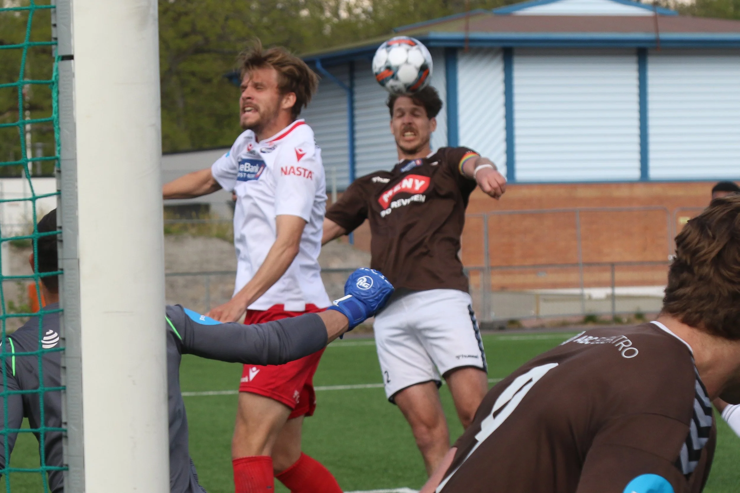 Arnar redda ett poeng på overtid