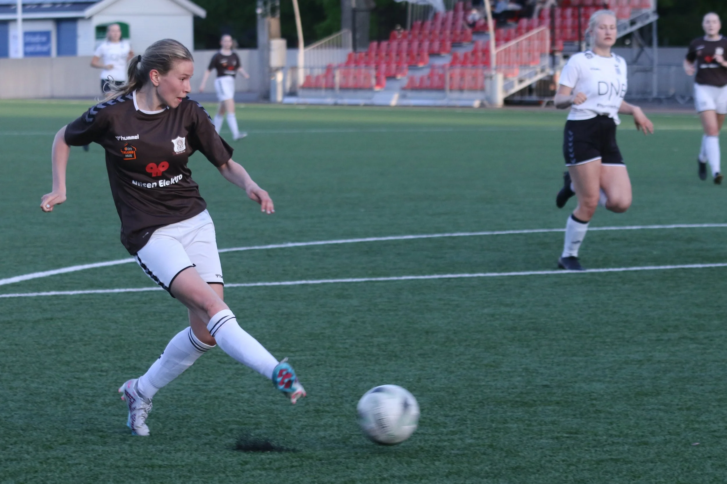 Ørn styrka tabell-ledelsen