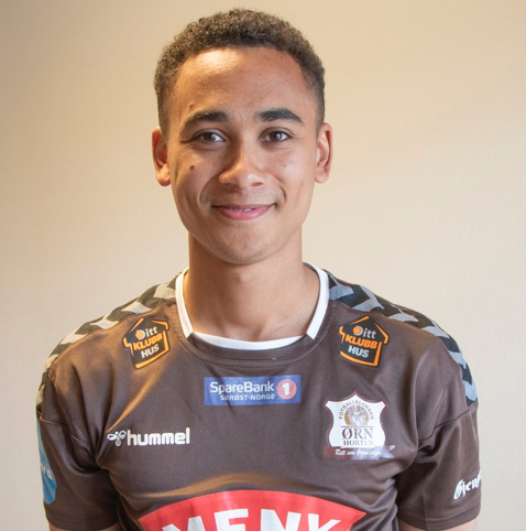 Leroy Nilsen fortsetter i den vakre drakta