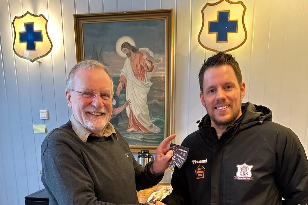 FK Ørn Horten gir sesongkort til Blå Kors
