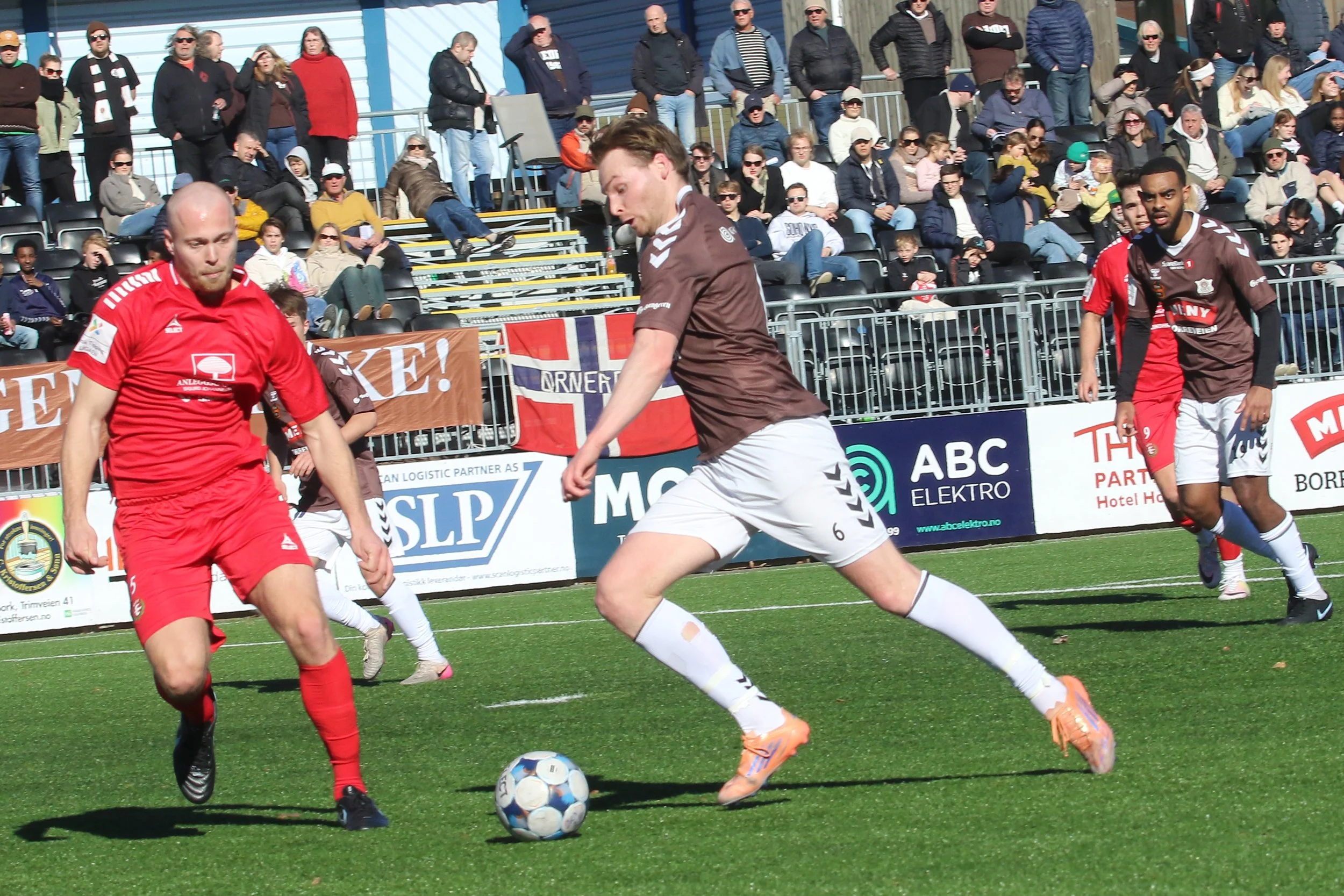 Kun uavgjort mot en parkert buss