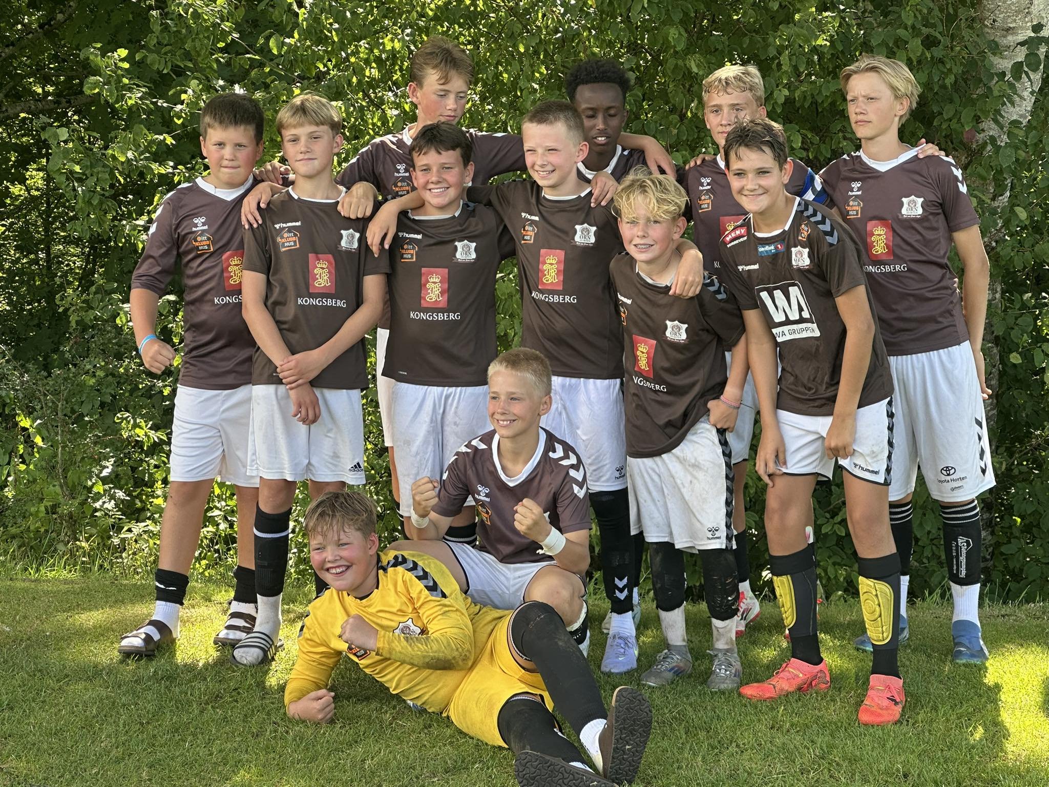 Nå ruller fotballen igjen