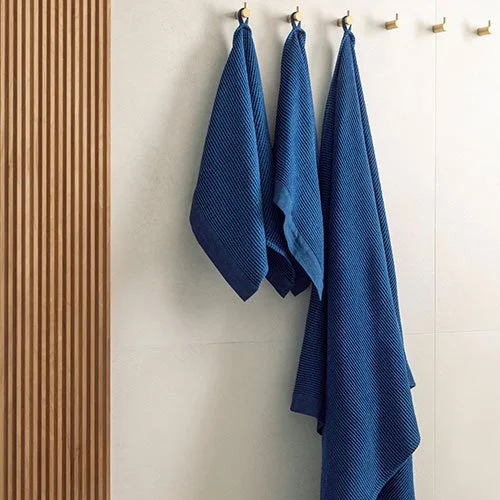 sauna_accessories_bath_towel_dark_blue_3.jpg