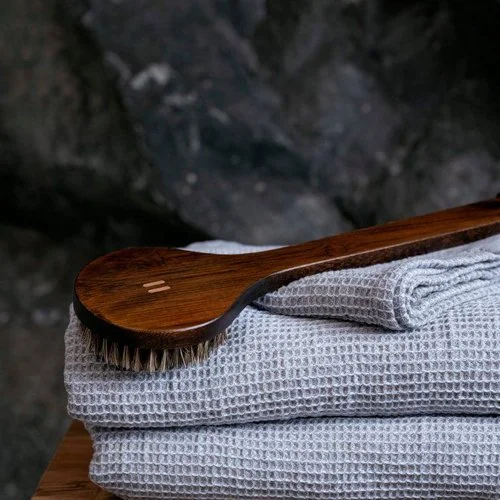 05-Rento-Bath-Brush-Oil-Treated-Bamboo-Dark-Brown.jpg
