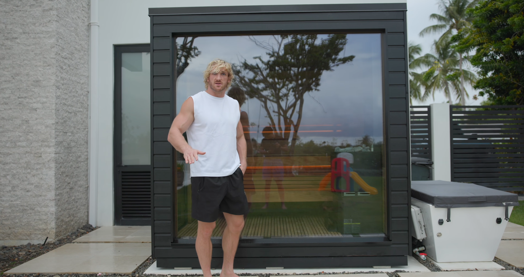 Logan Paul x SaunaLife G6 exterior.png