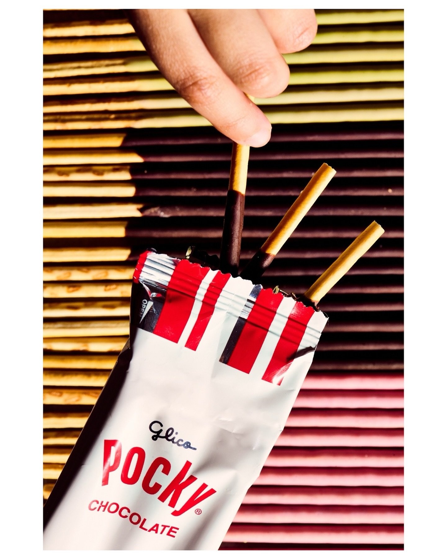 Pocky for me. Pocky for you. Pocky for all. ❤️
⠀⠀⠀⠀⠀⠀⠀⠀⠀
New work feature @pockyusa and my over-mom&rsquo;s-photoshoots-space-pajama-bedheaded-4-year-old hand model (swipe for a ~mood~)