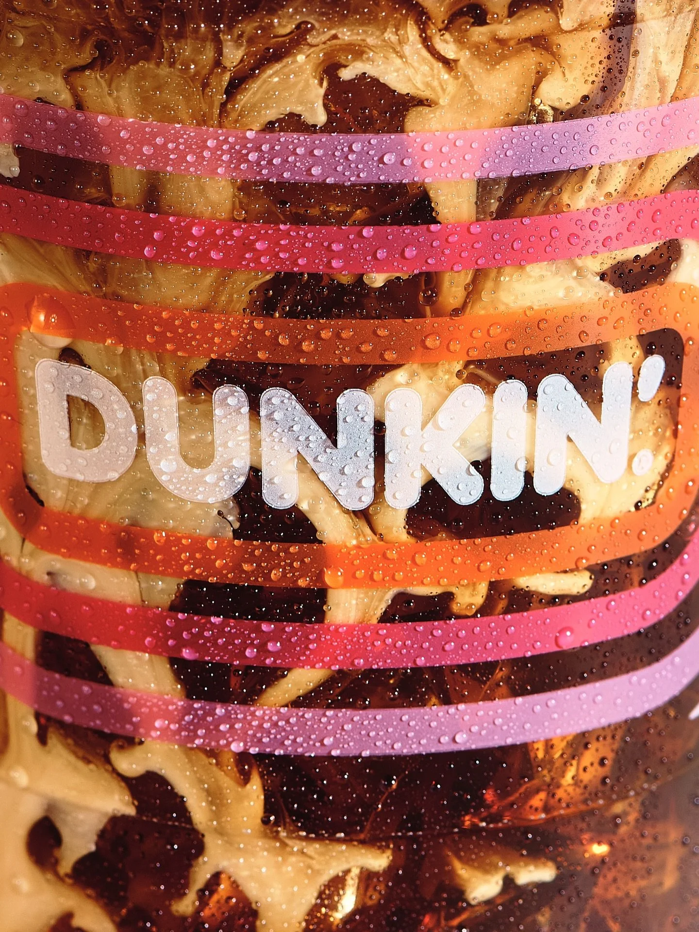 Creamy, cold and extra velvety, @dunkin is what dreams are made of ✨
&mdash;
Drippy assist by @savannahlovespoptarts, of course 💖