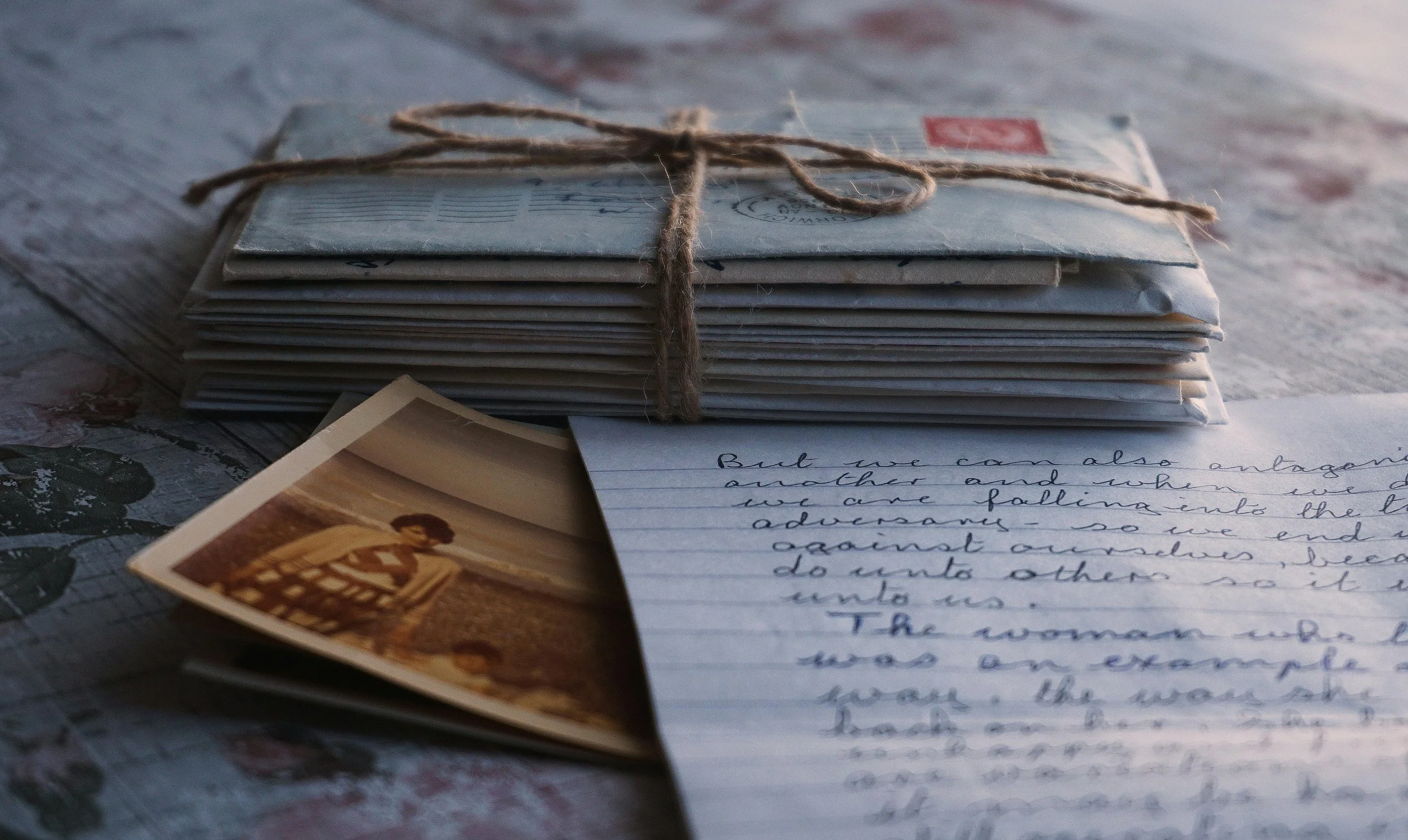 The Unsent Project: Anonymous messages that turn your hidden feelings into color and expression.