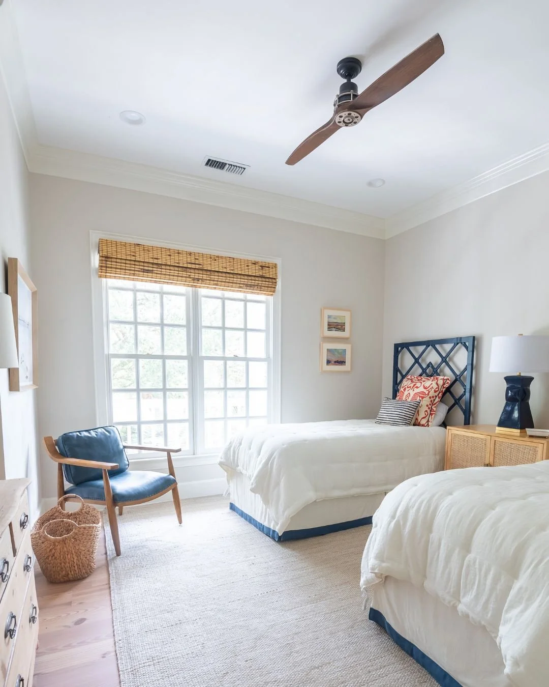 It&rsquo;s the navy moments we love, with that leather chair making a statement.⁠
⁠
#wynnepeaceinteriordesign #guestroom #designinspo #navy #leatherchair #interiordesign #statementpiece