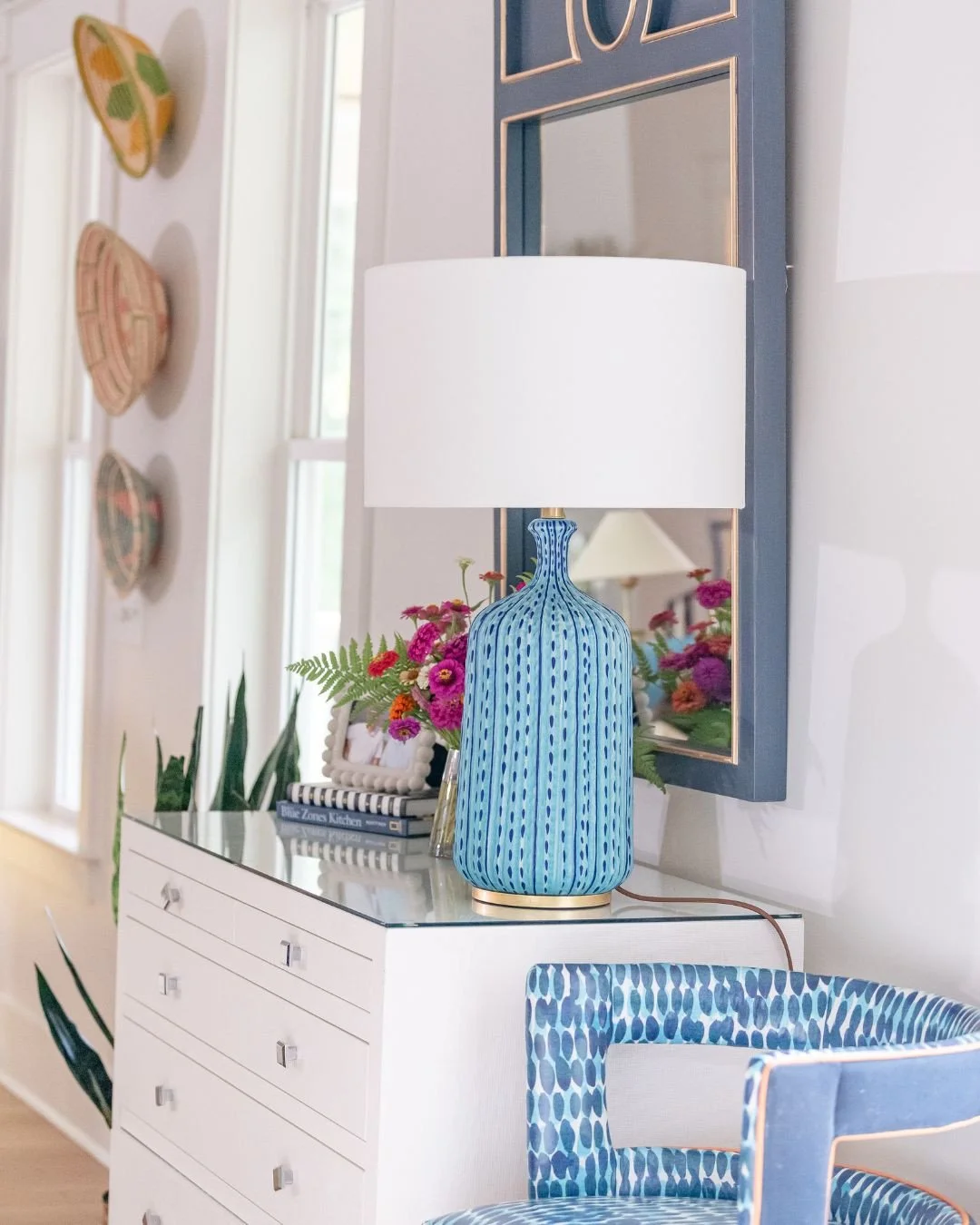 Blue on blue perfection 💙🩵⁠
⁠
#interiordesign #blue #livingroominspo #color #interiordesign