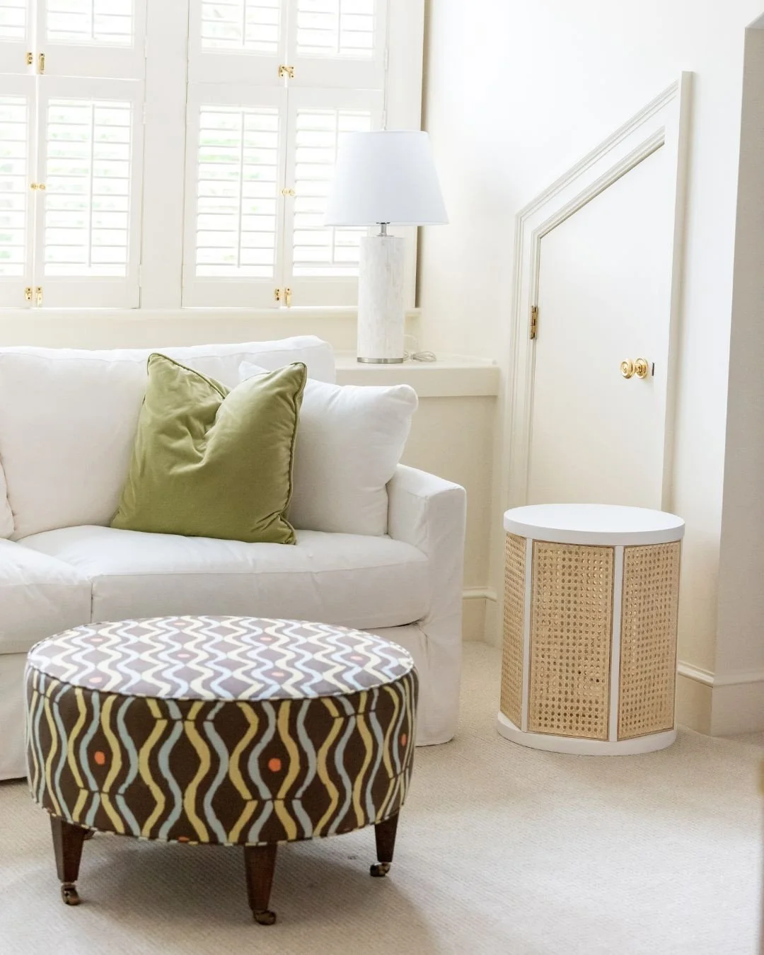 Here&rsquo;s to a slow Saturday after the holidays, feet up, in a space that feels just right.⁠
⁠
#wynnepeaceinteriordesign #slowsaturday #livingroominspo