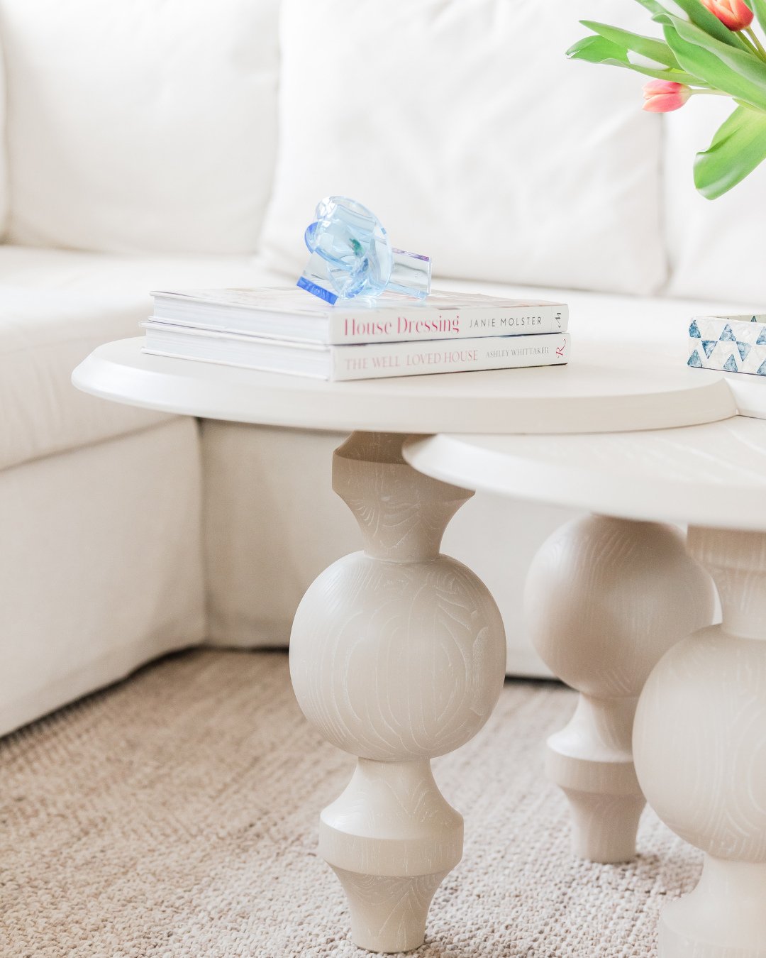 We love how this layered coffee table works in this space. The layers add interest, and the turned legs are just so good.⁠
⁠
#interiordesign #coffeetable #wynnepeaceinteriordesign #livingroominspo