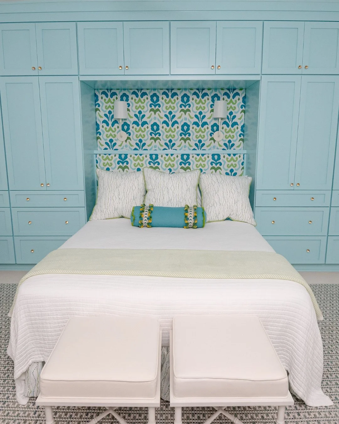 What bedroom built-in dreams are made of.⁠
⁠
#bedroominspo #interiordesign #wynnepeaceinteriordesign #bedroomdesign