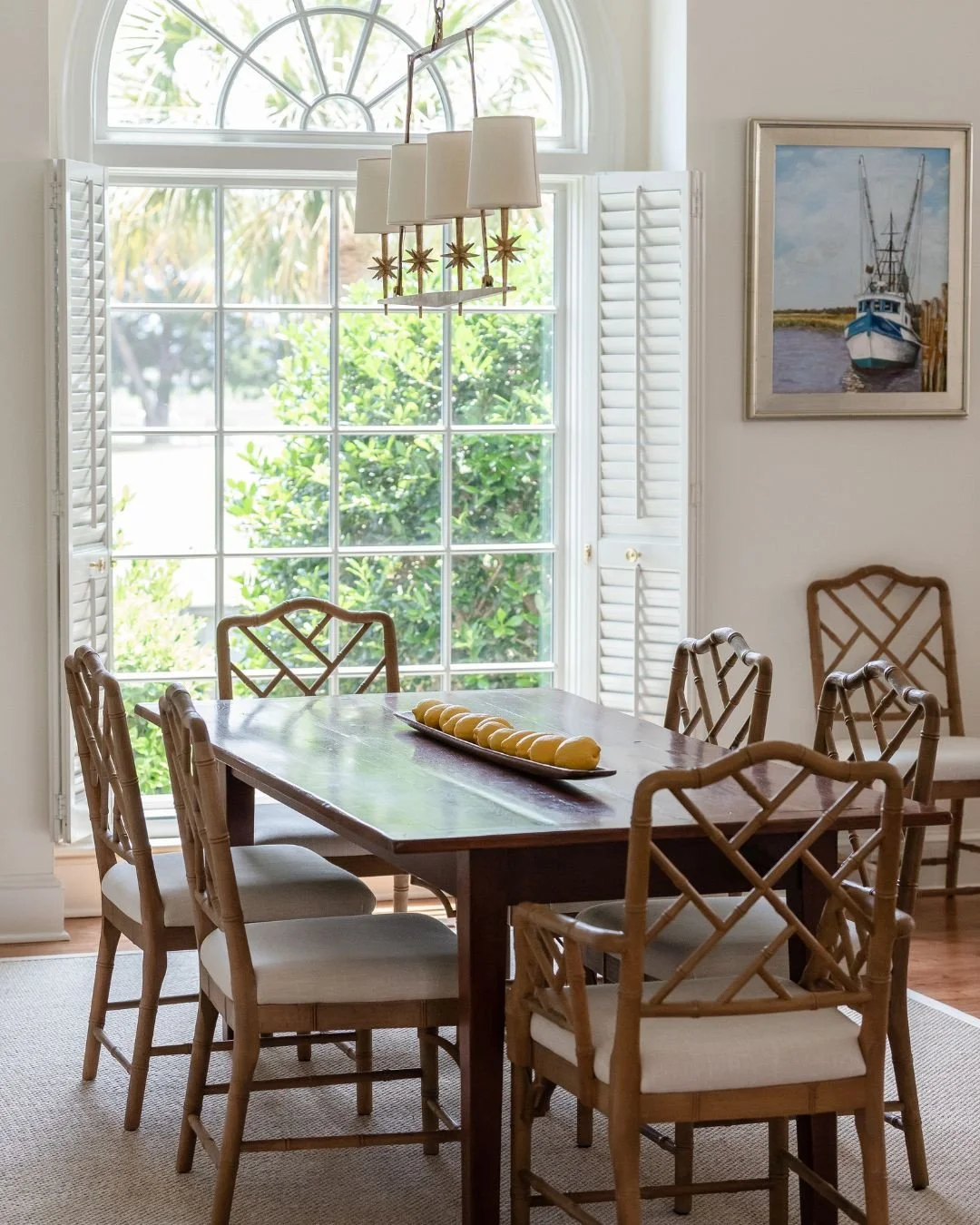 Sometimes the centerpiece is just whatever&rsquo;s fresh on the counter.⁠
⁠
#diningroominspo #diningroom #centerpiece #lemons