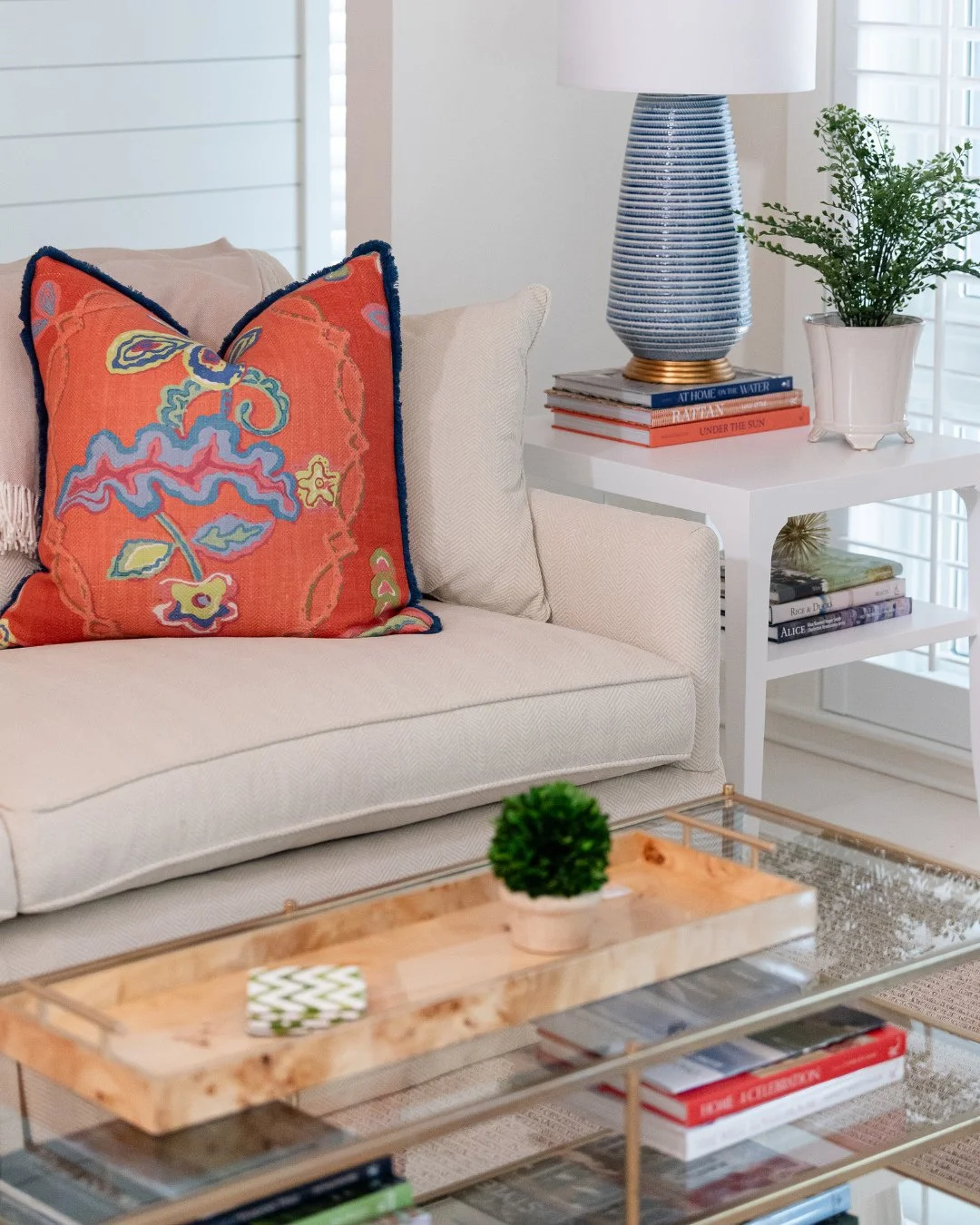 Pillows fluffed, greens refreshed, and the coffee table back in order. Monday feels better already.⁠
⁠
#mondaymood #livingroomdesign #livingroominspo #pillowchop