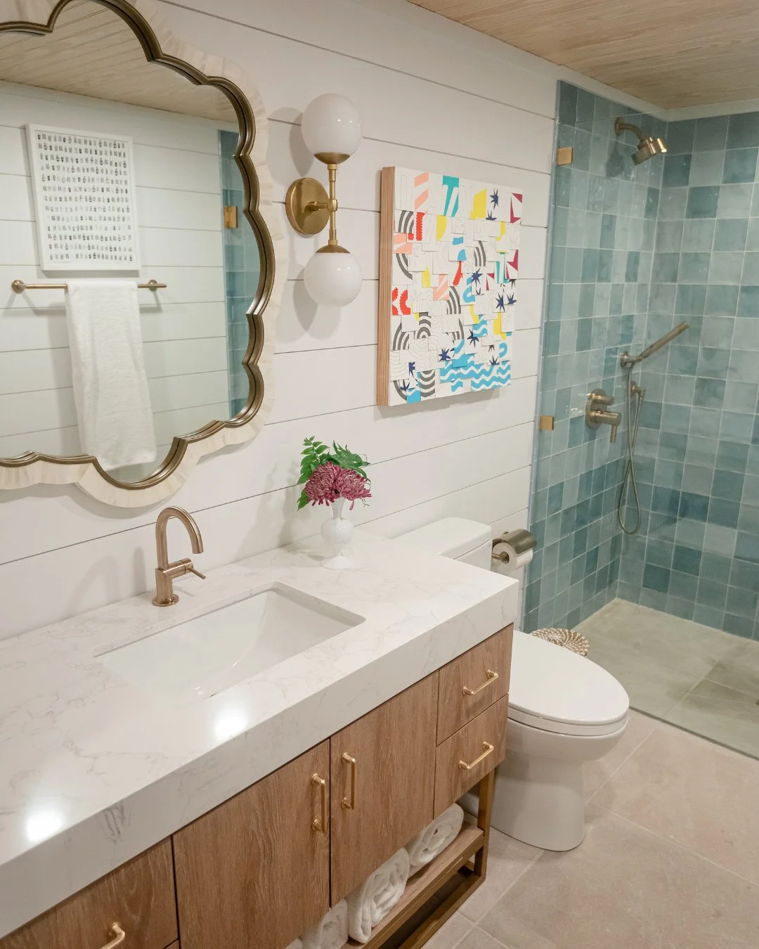 In this pool bath, we brought the limestone from around the pool inside, creating a seamless flow while the bright, playful art we picked up in Islamorada adds a little vacation vibe to every day.⁠
⁠
#poolroom #poolbath #wynnepeaceinteriordesign #lim