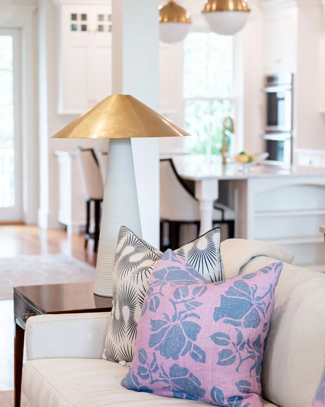A statement lamp moment that carries through to the kitchen with warm gold accents in the pendants.⁠
⁠
#wynnepeaceinteriordesign #southernliving #gold #statementpiece #interiordesigninspiration