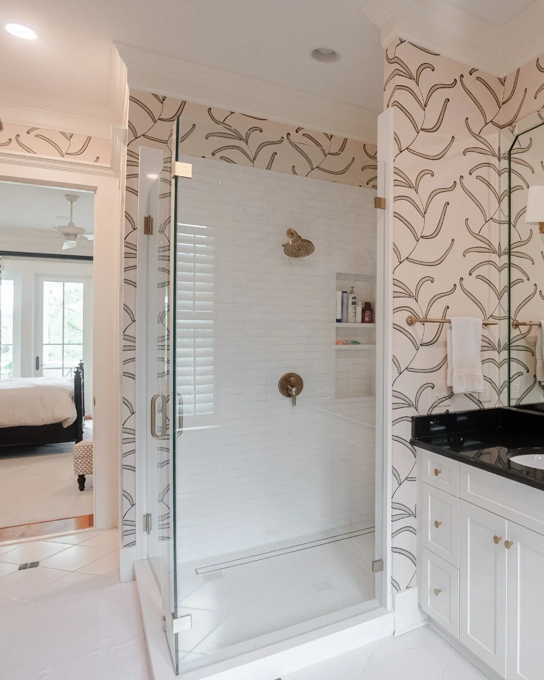 Wallpaper worth talking about.⁠
⁠
Schumacher&rsquo;s Caterpillar Leaf in black + cream adds movement, charm, and continuity from the main bath to the water closet, tying in beautifully with the classic tile and dark countertops.⁠
⁠
#wynnepeaceinterio