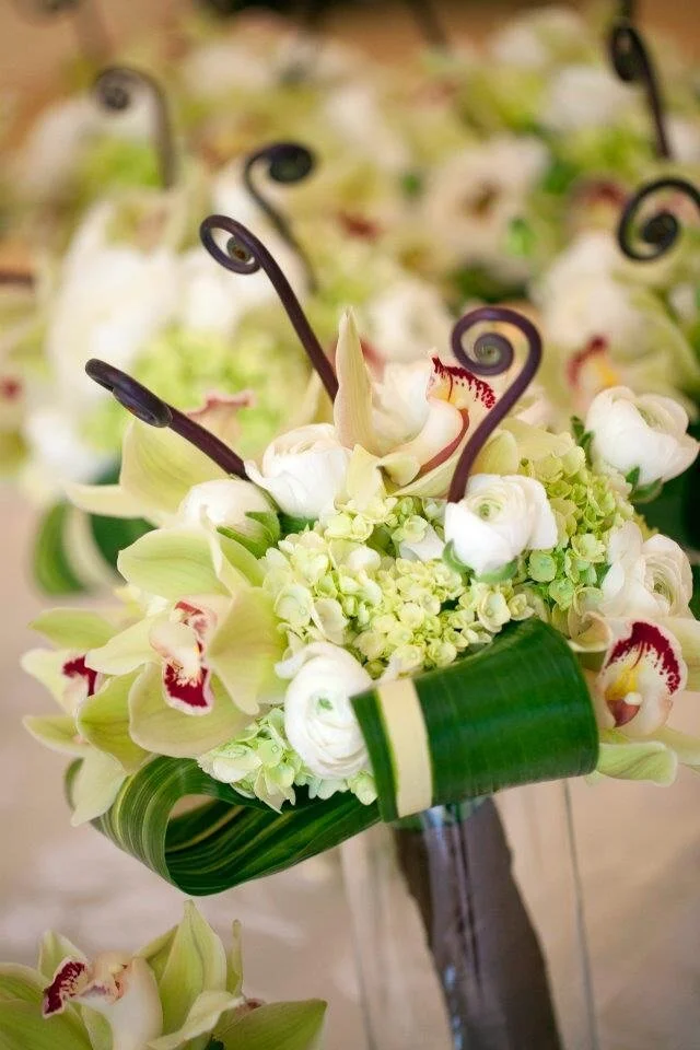 green bridesmaids bouquets