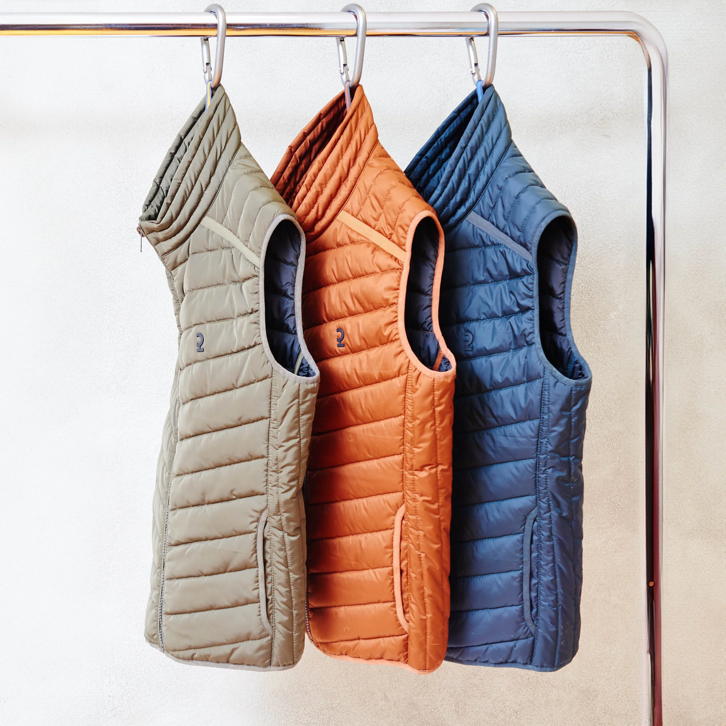 Daunenweste_gehaengt.jpg