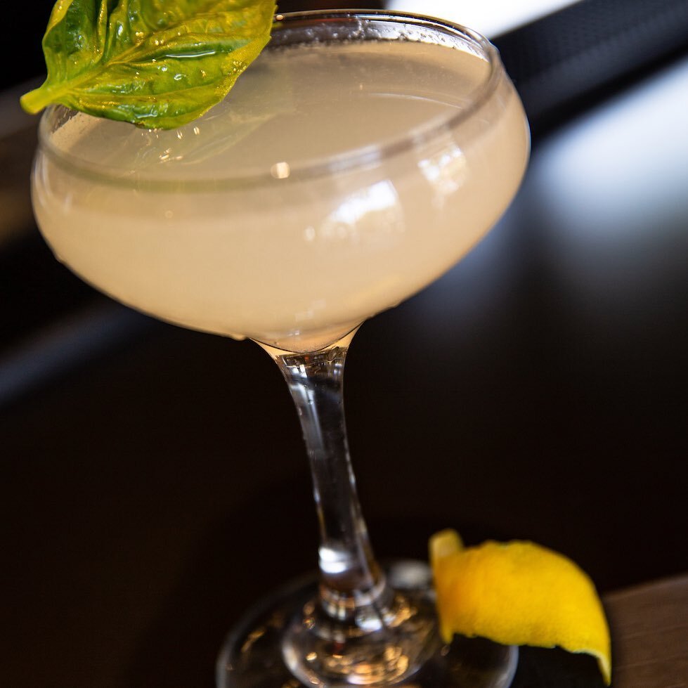 Classics done our way. 

We know you love a Lemon Drop.

The Careless Whisper uses basil and lemon infused vodka to take it to the next level. Simplicity at its best. 

#lemondrop #handcraftedcocktails #cocktailhour #cocktailoftheday #stacheweho #res