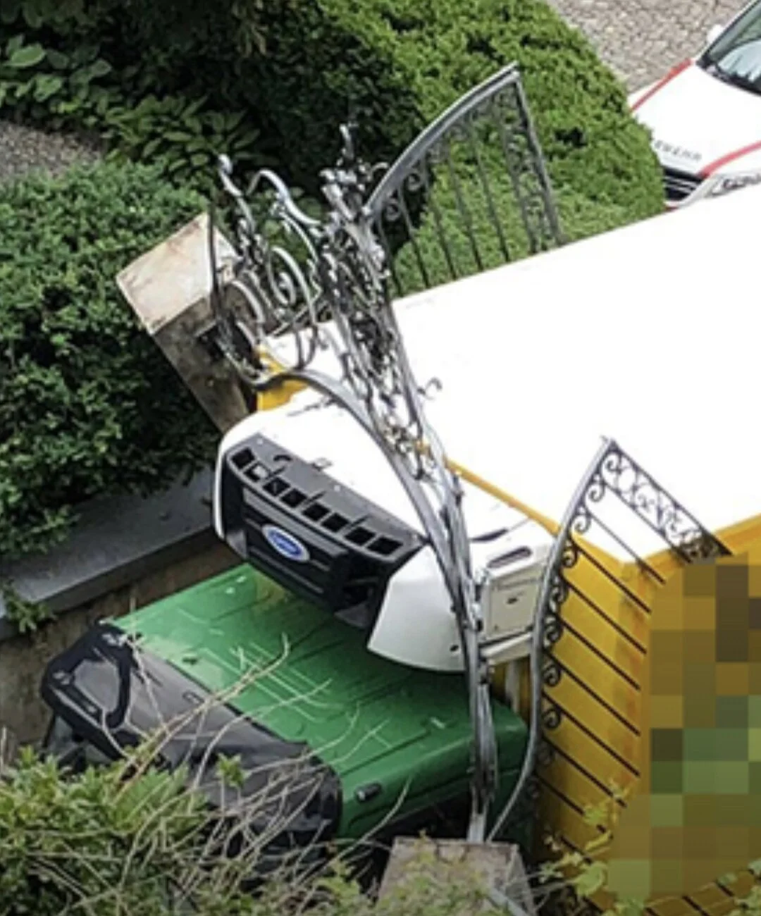 Da hats wohl nicht gereicht !
Toranlage Luzern.