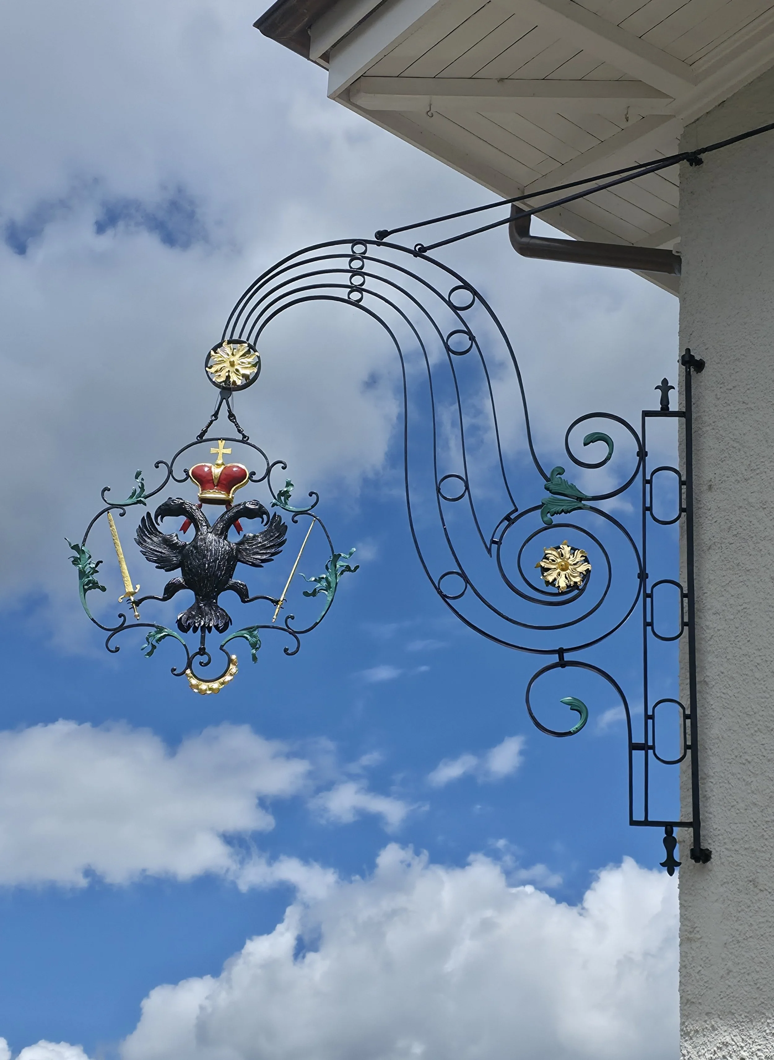 Wirtshausschilchild und Ausleger Stein