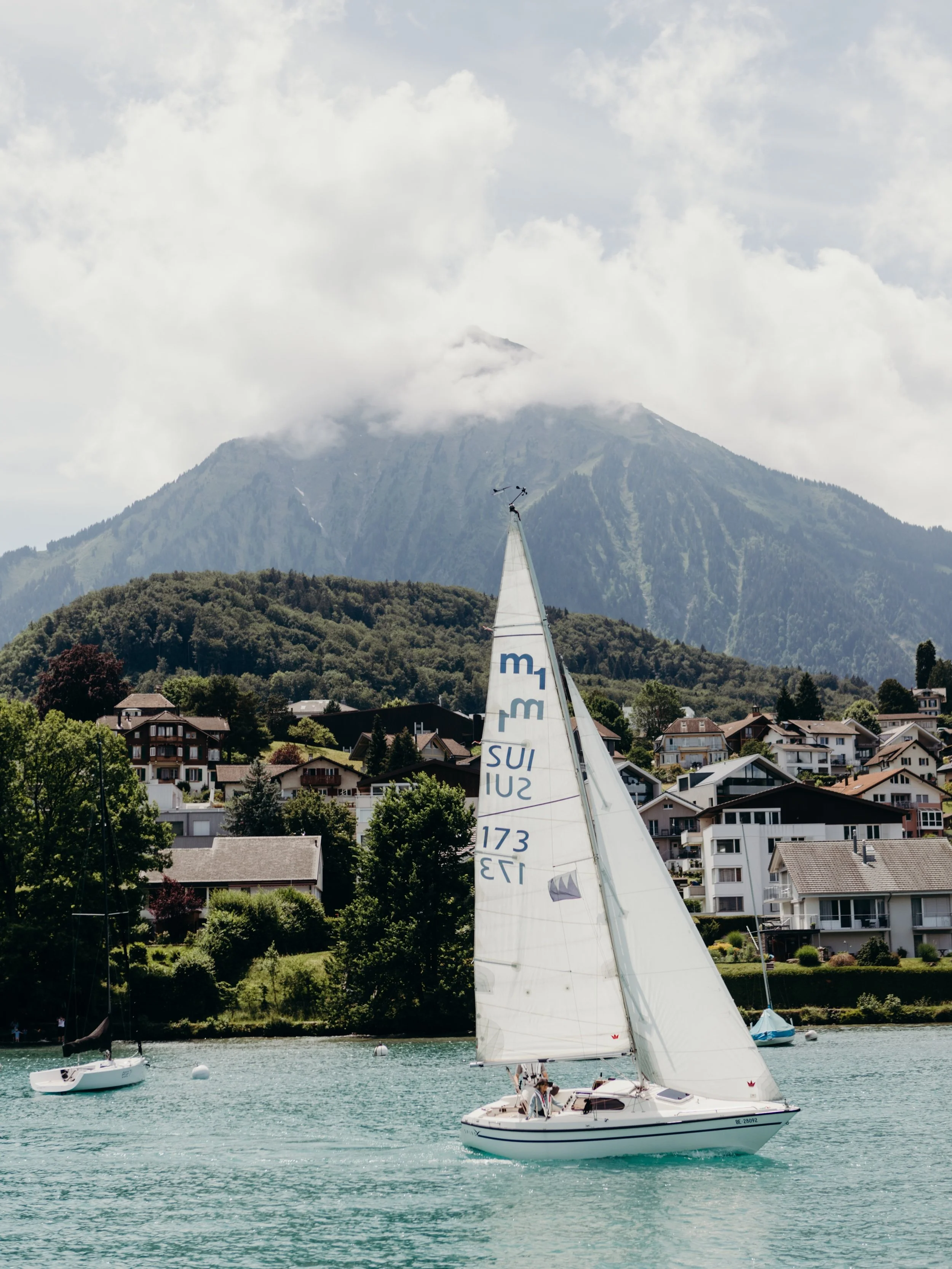 How do I possibly choose which photos to post? I guess I&rsquo;ll just work my way on through the camera roll 🤷🏼&zwj;♀️

Stop 1 📍Lake Thun
Yes it really was this blue! I think even bluer in person! 🩵