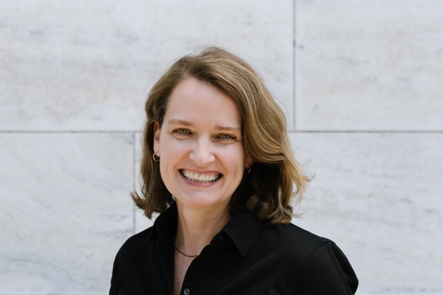 Woman headshot and portrait at Memphis Brooks Museum of Art in Memphis