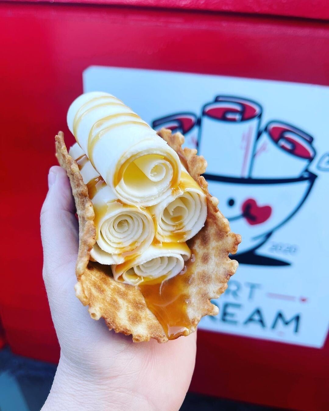 🍦💖🍦Sending you nothing but sweet wishes this Mother's Day!

It's also a great time to mention that this super fun rolled ice cream from @ihearticecreamcart will be out The Brightside's Venue Open House &amp; Mini Food Truck Rally this Tuesday, May