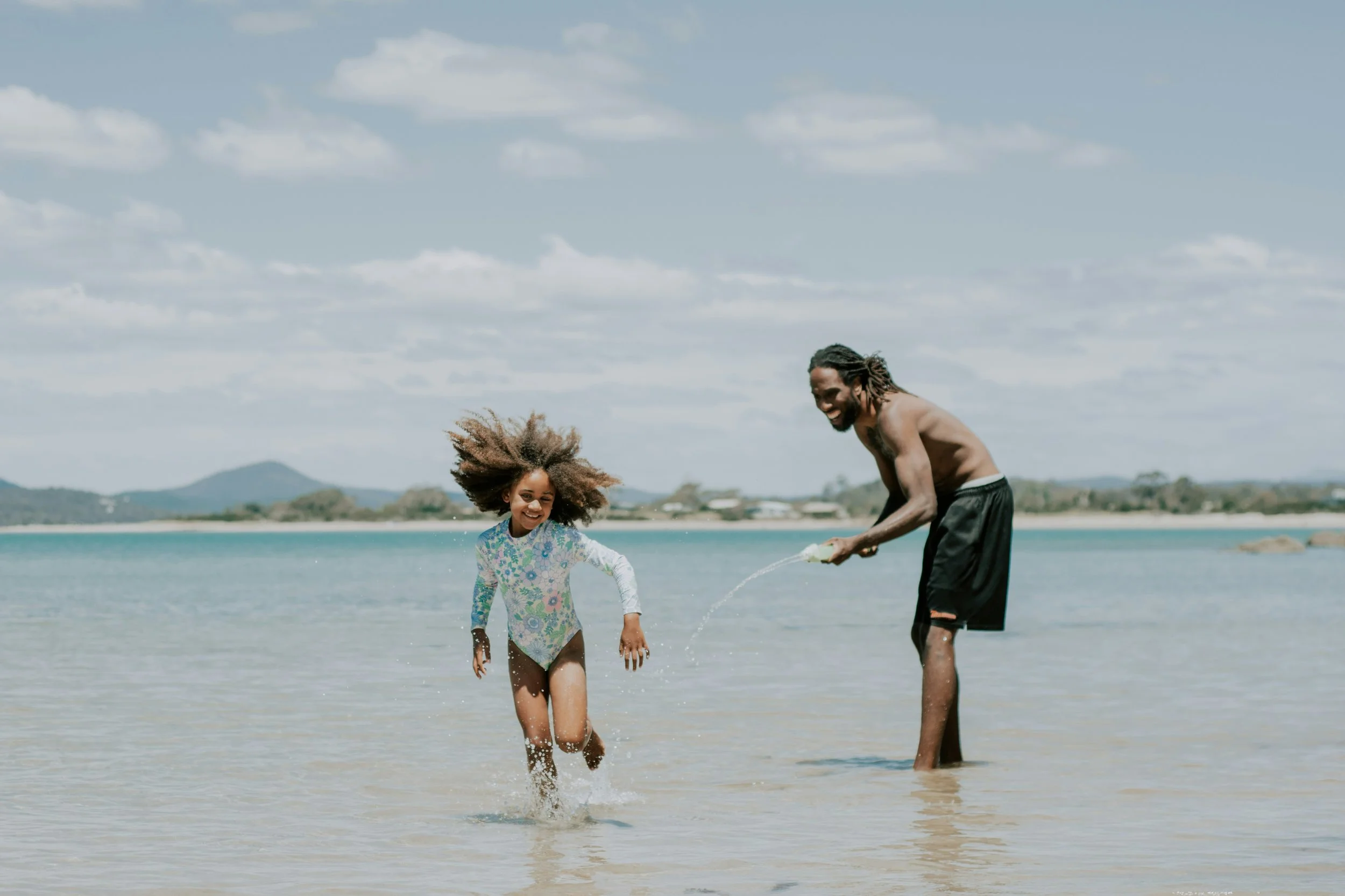 Dad playing with daughter at the beach and she is struggling with separation anxiety.