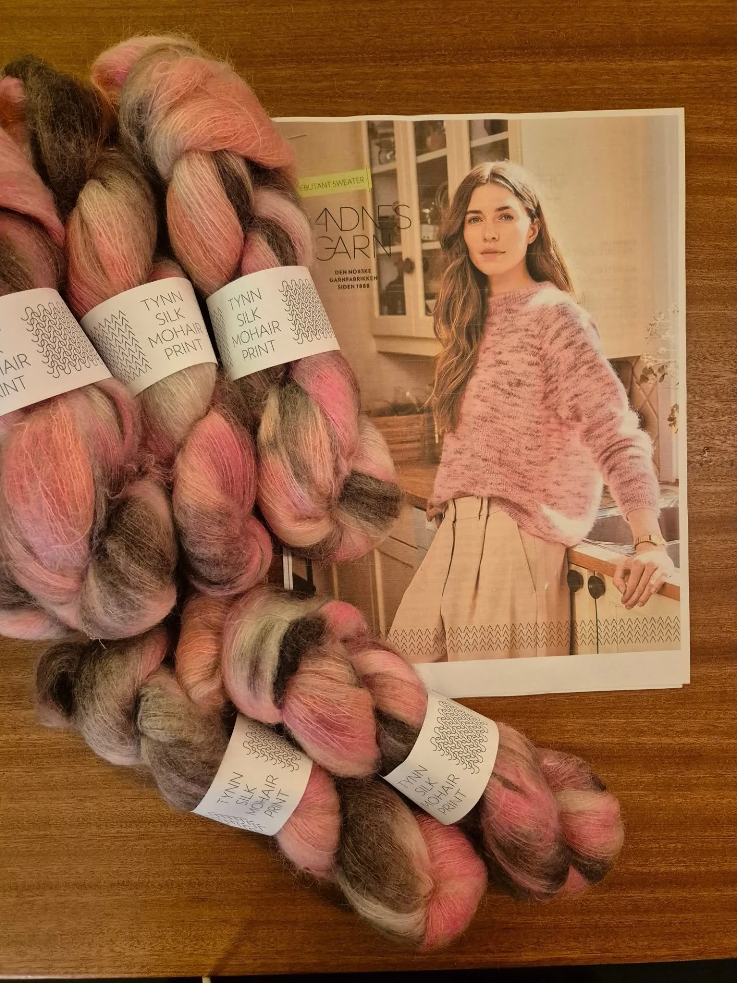 Oktober alts&aring;, du har bydd p&aring; s&aring; mye.
Disse ukene har v&aelig;rt utrolig innholdsrike, litt kjipe ting, men mest artig 🤗
Jeg skal ikke dvele s&aring; mye ved vondt kne og helse og s&aring;nt, men jeg har har hatt luftveisinfeksjon 