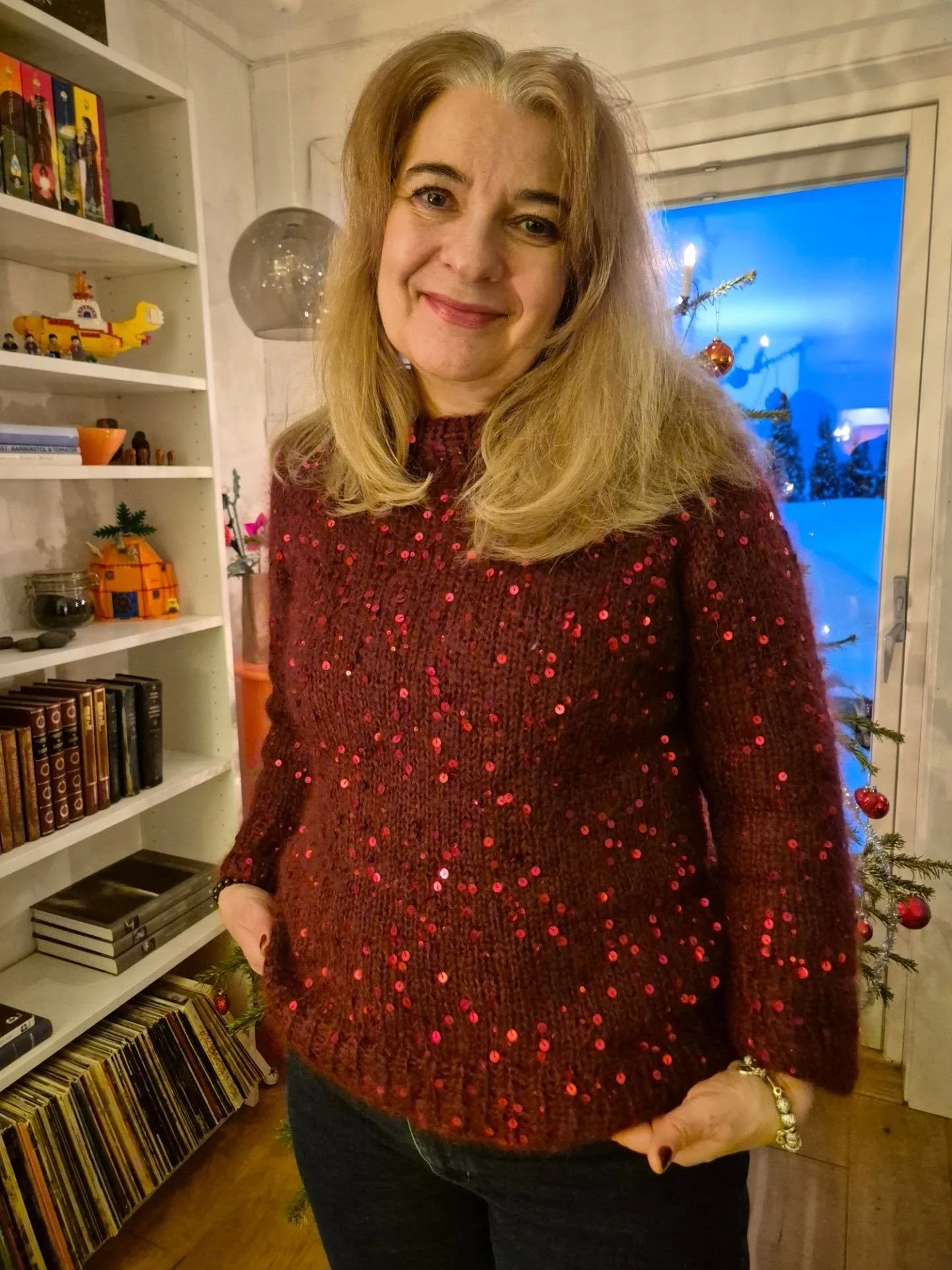 Paljettgenser #2 ✨✨✨

Da jeg ble ferdig med denne p&aring; formiddagen p&aring; Nytt&aring;rsaften var det ikke et &oslash;yeblikk for tidlig. Det var perfekt timing til &aring; ha den p&aring; p&aring; kvelden og siden den har noen irriterende sm&ar